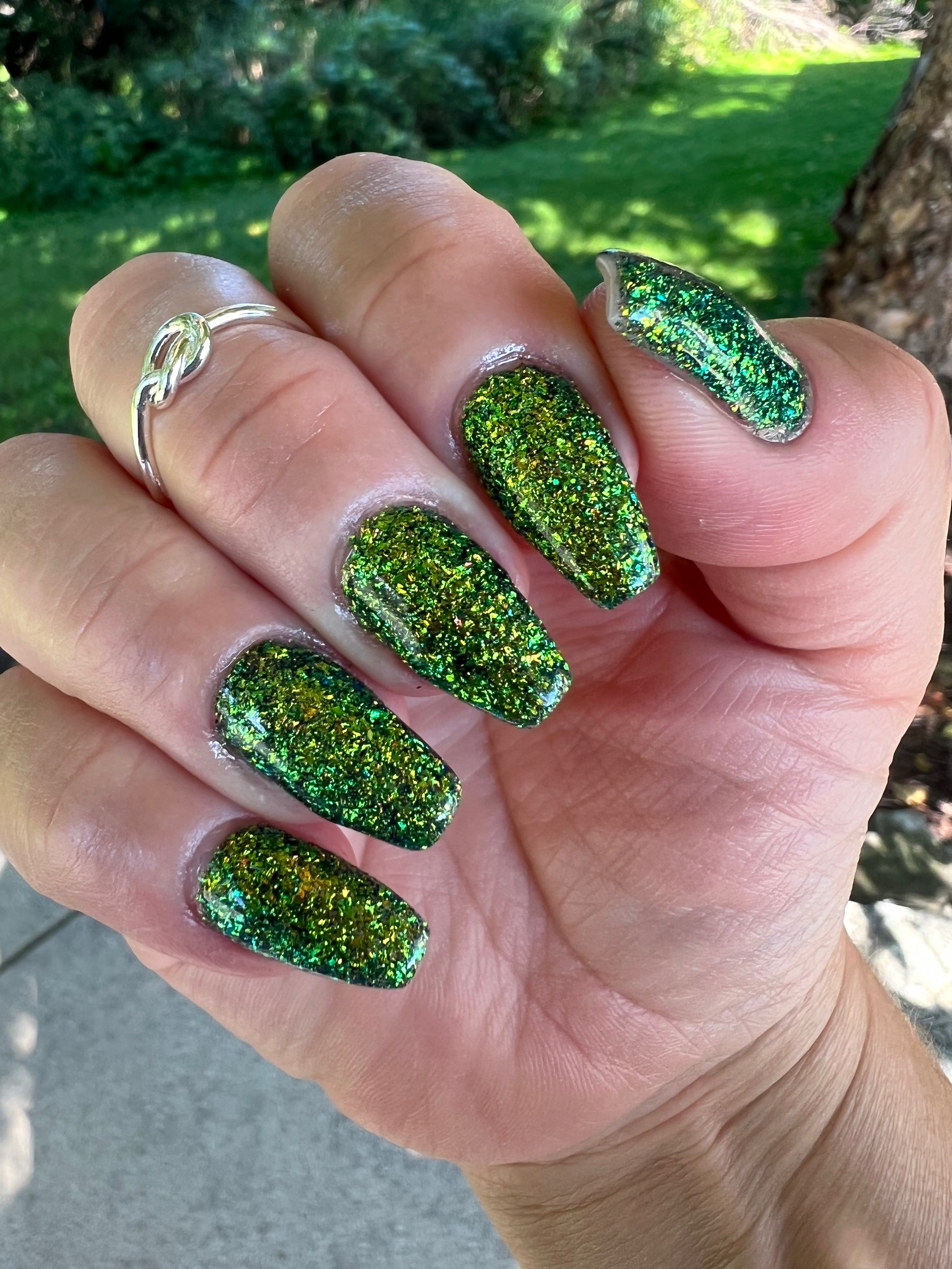 Unbe-Leaf-Able Dip Powder